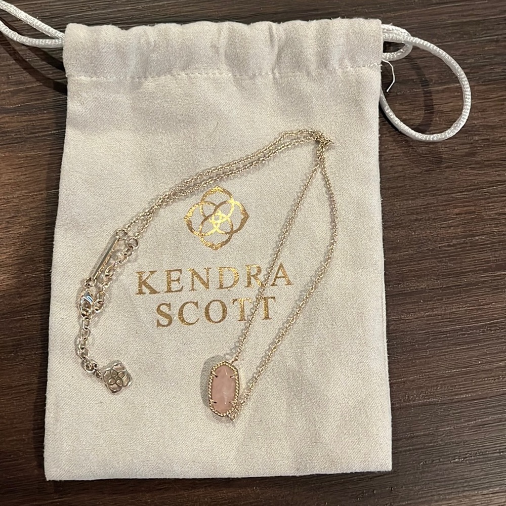 Kendra Scott necklace